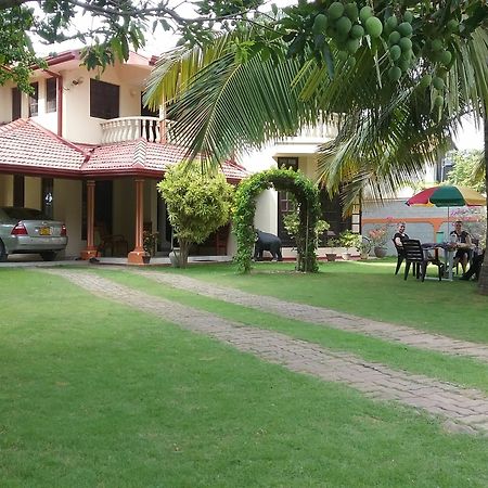 Sugandi Inn Kochchikade Exterior foto