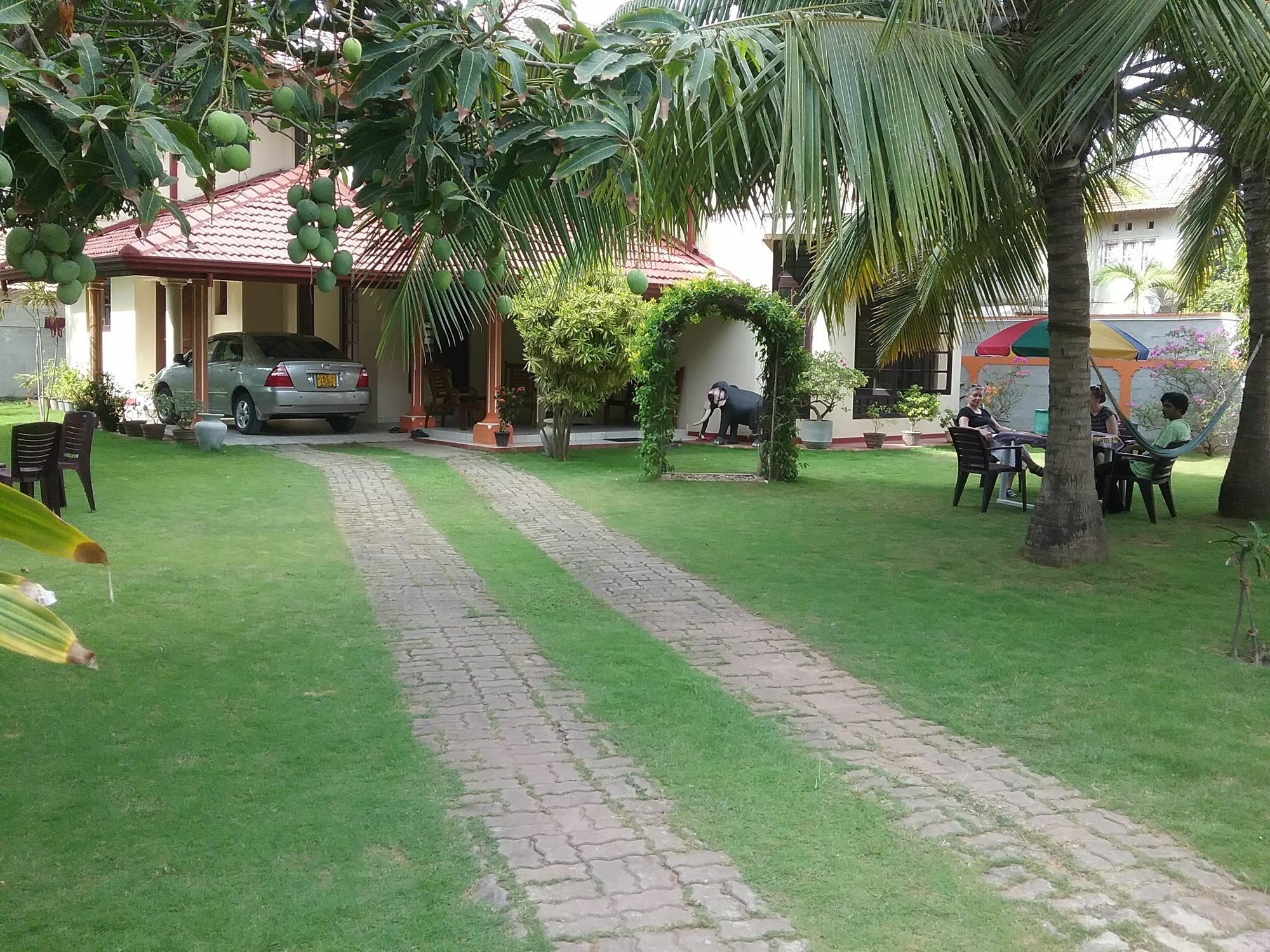 Sugandi Inn Kochchikade Exterior foto
